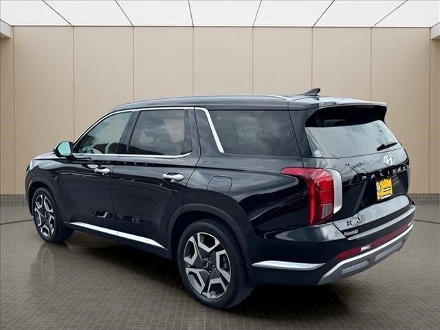 Used 2023 Hyundai Palisade Limited FWD image 4