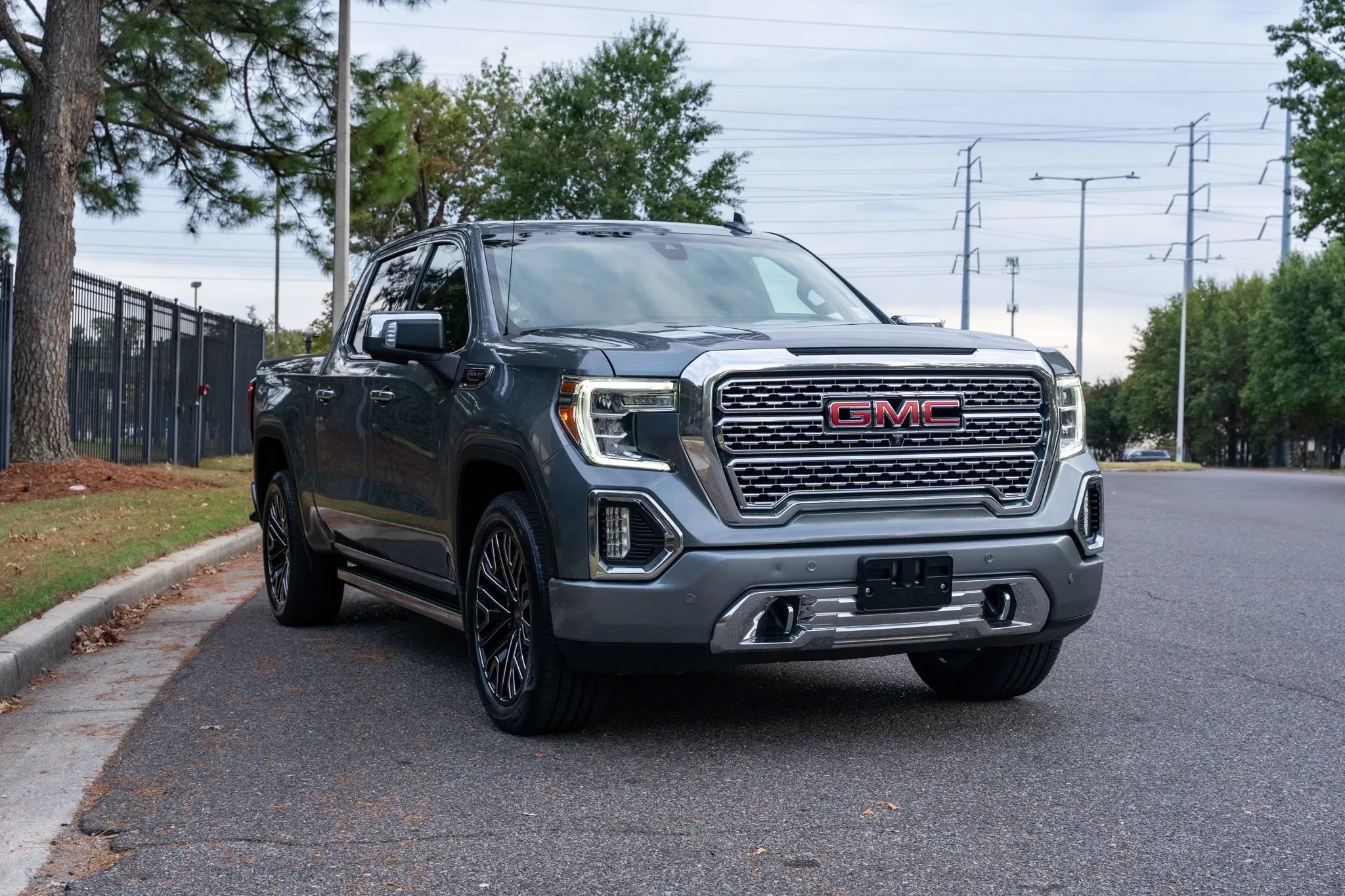 Used 2020 GMC Sierra 1500 Denali w/ Denali Ultimate Package AWD/4WD image 3