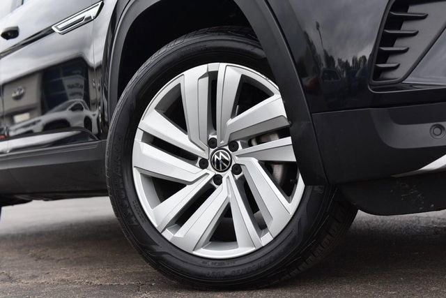 Used 2023 Volkswagen Atlas Cross Sport SE w/ Panoramic Sunroof Package image 3