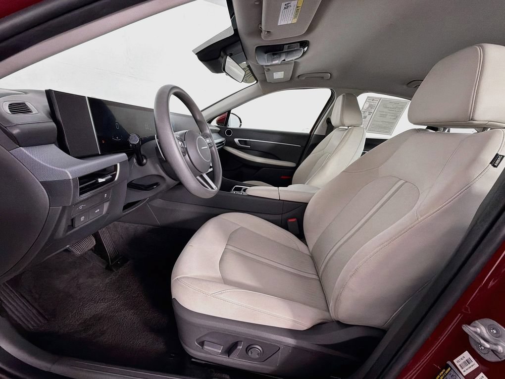 Used 2025 Hyundai Sonata SEL FWD image 12