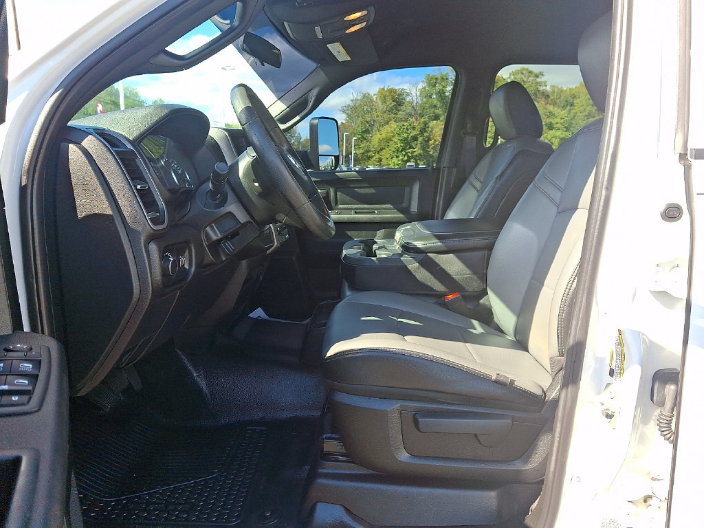 Used 2021 RAM 3500 Tradesman w/ Chrome Appearance Group AWD/4WD image 14
