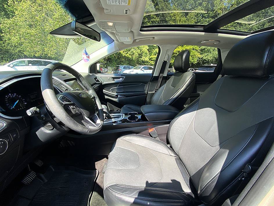 Used 2018 Ford Edge Titanium w/ Equipment Group 302A AWD/4WD image 8