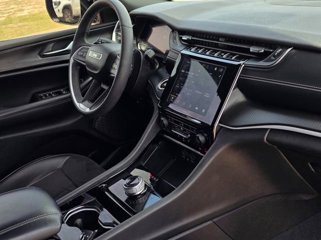 Used 2023 Jeep Grand Cherokee L Laredo image 34