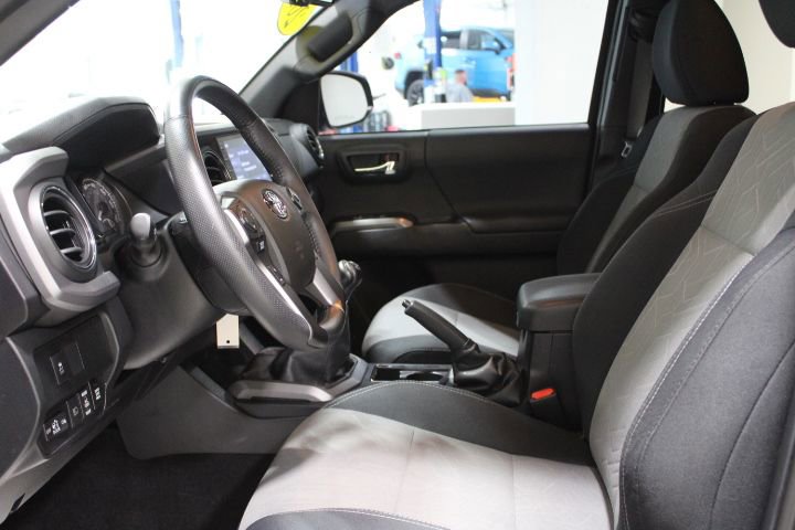 Used 2023 Toyota Tacoma TRD Sport image 11