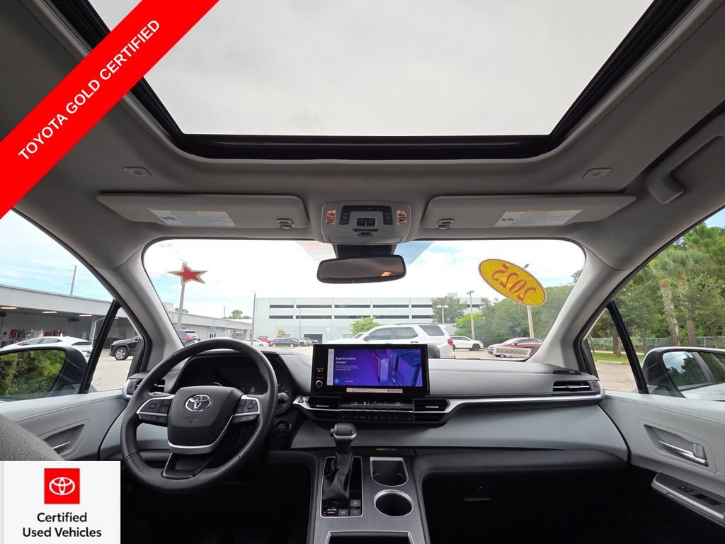 Certified 2025 Toyota Sienna XLE FWD image 4