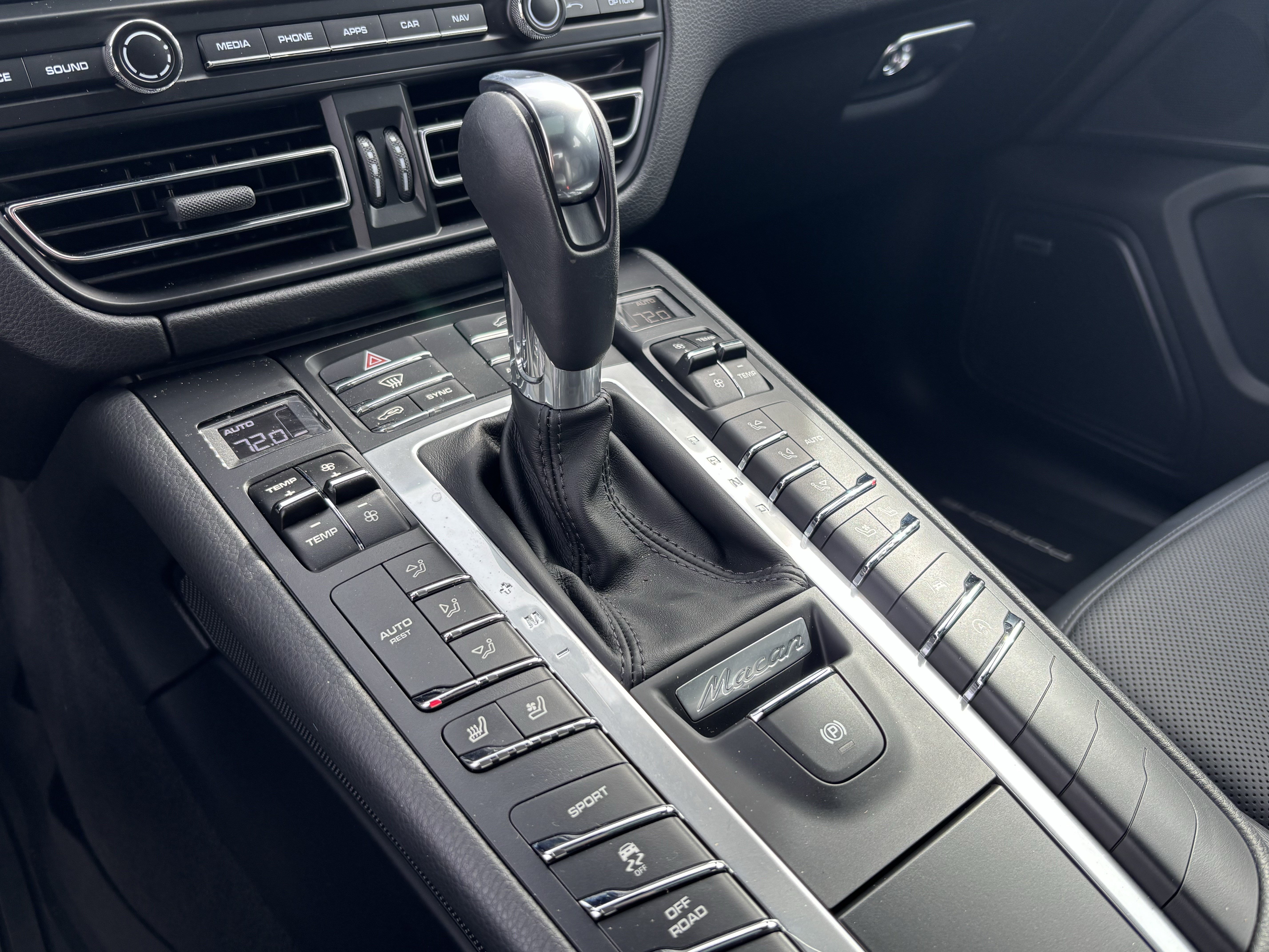 Used 2020 Porsche Macan AWD/4WD image 26