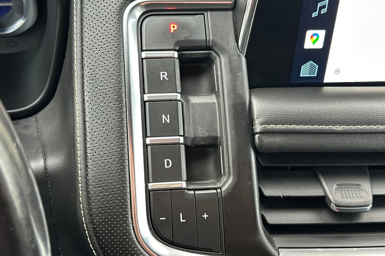 Used 2022 Chevrolet Suburban Premier image 34