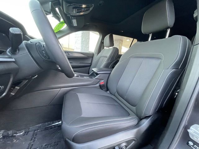 Used 2025 Jeep Grand Cherokee L Laredo image 12