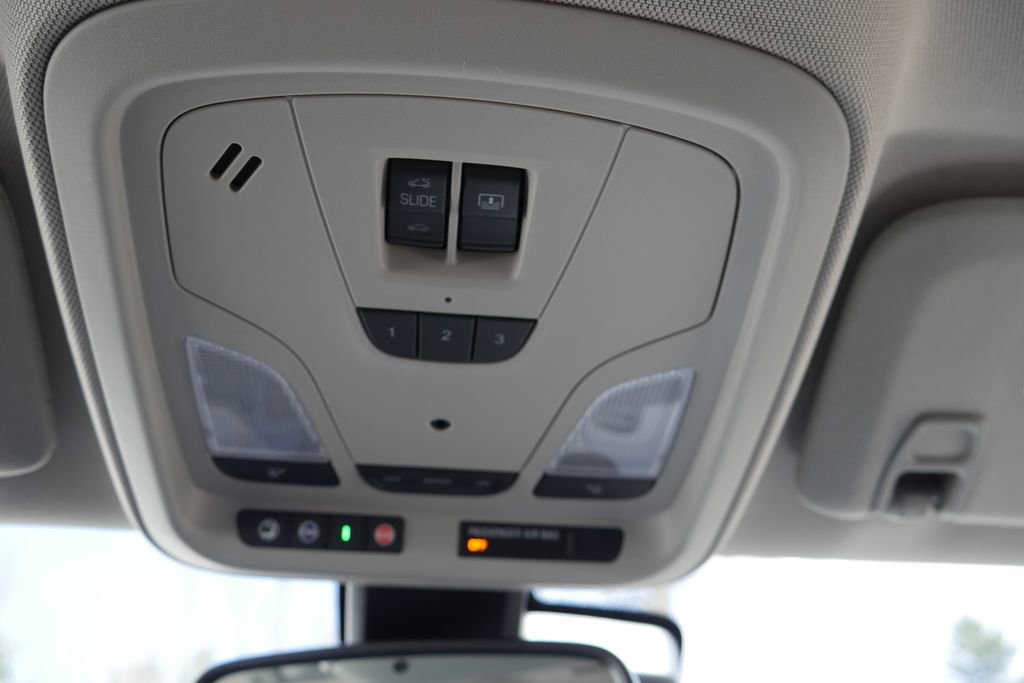 Used 2018 Chevrolet Impala Premier w/ Premier Confidence Package image 24