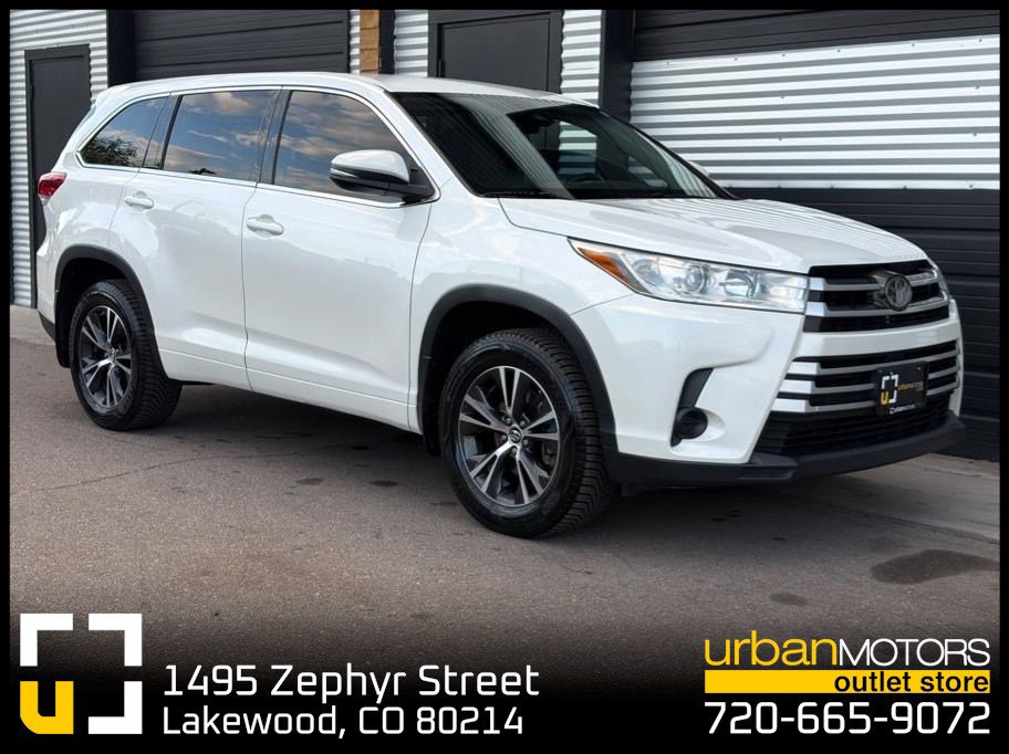 Used 2018 Toyota Highlander LE w/ Carpet Mat Package (TMS) AWD/4WD image 1