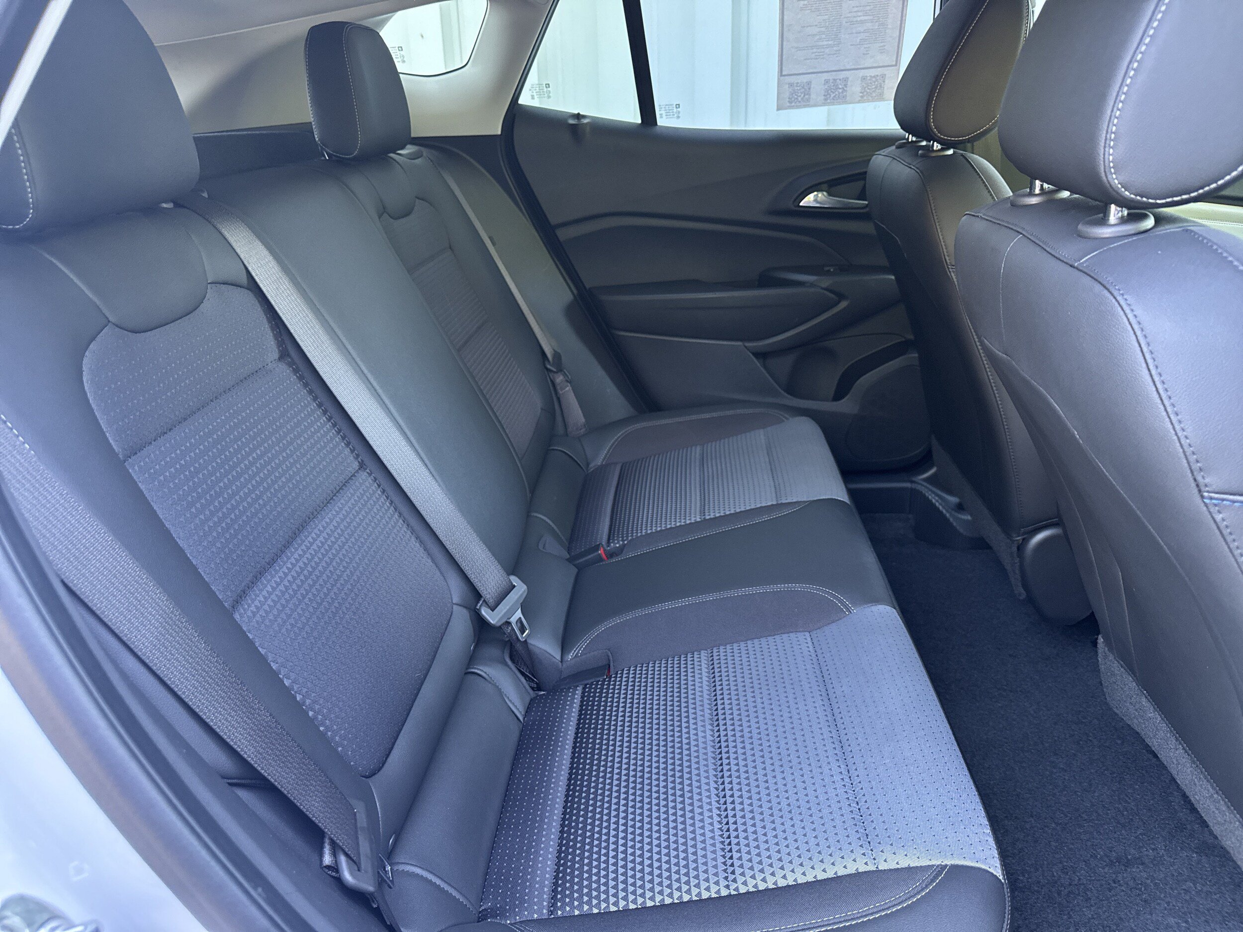 Used 2025 Chevrolet Trax LT FWD image 11