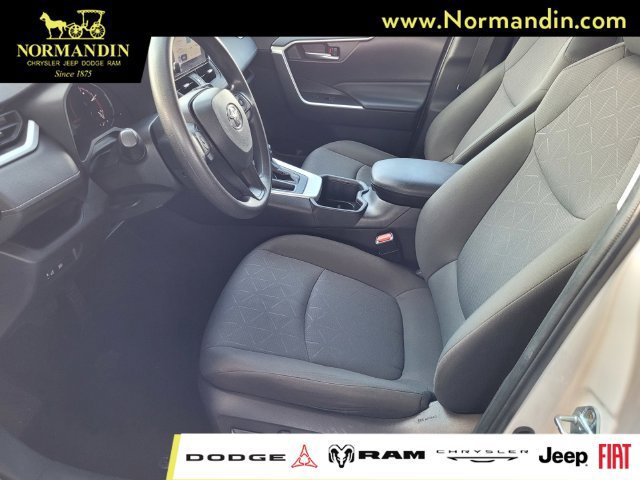 Used 2025 Toyota RAV4 XLE FWD image 16