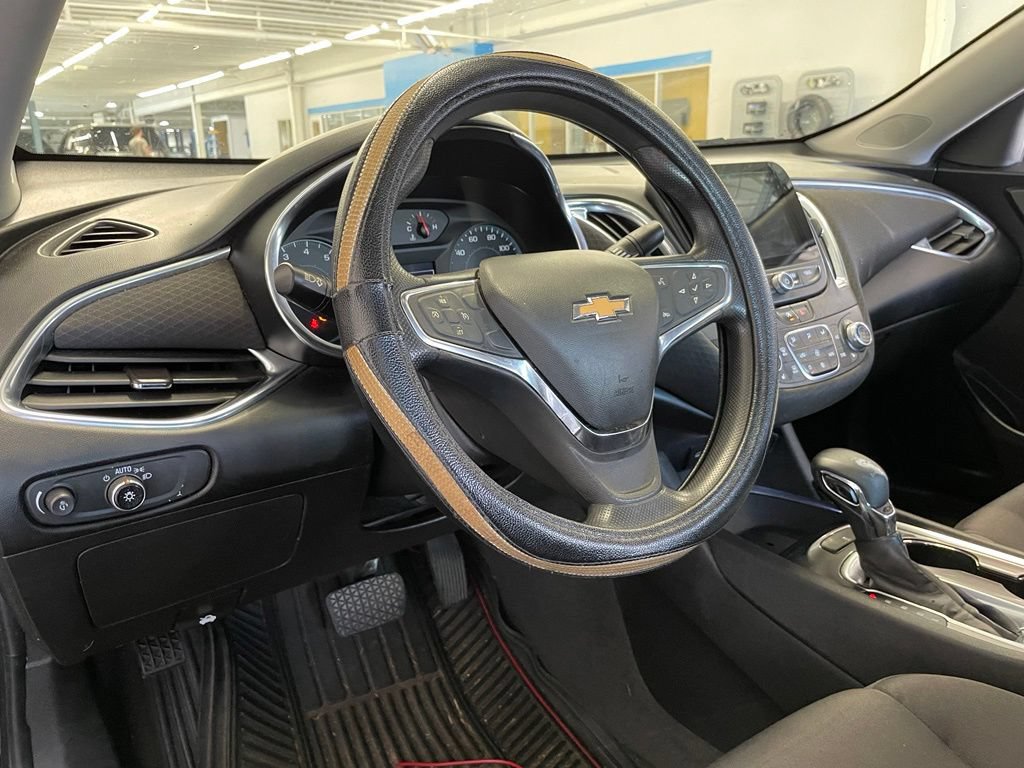Used 2021 Chevrolet Malibu LT FWD image 9