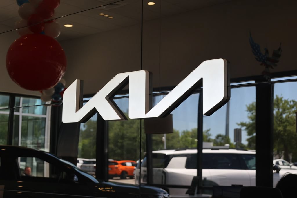 Used 2025 Kia Soul LX w/ LX Technology Package FWD image 9
