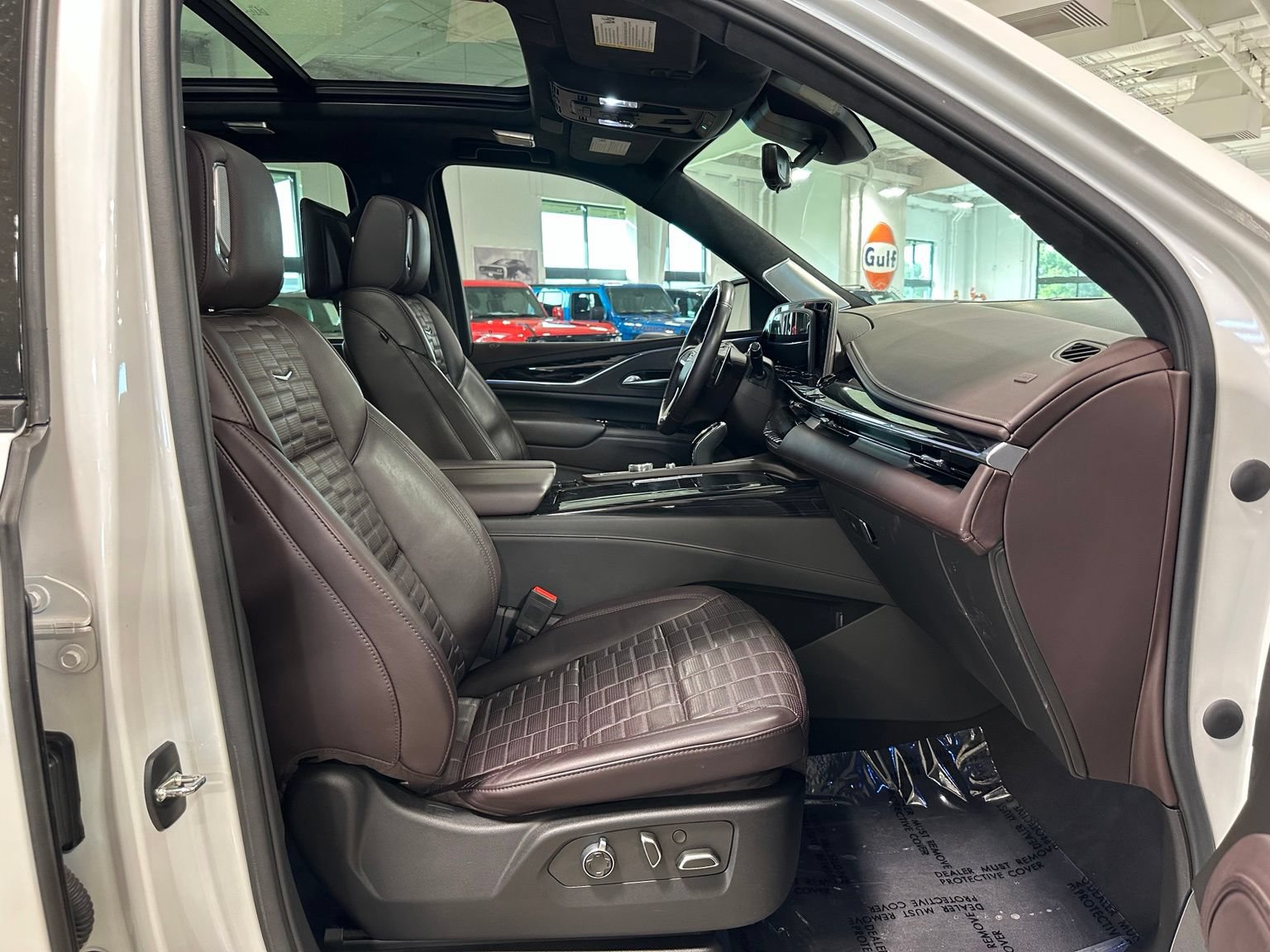 Used 2023 Cadillac Escalade V AWD/4WD image 52