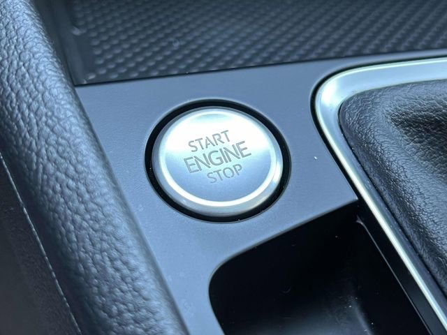 Certified 2023 Volkswagen Jetta SE w/ Panoramic Sunroof Package image 33