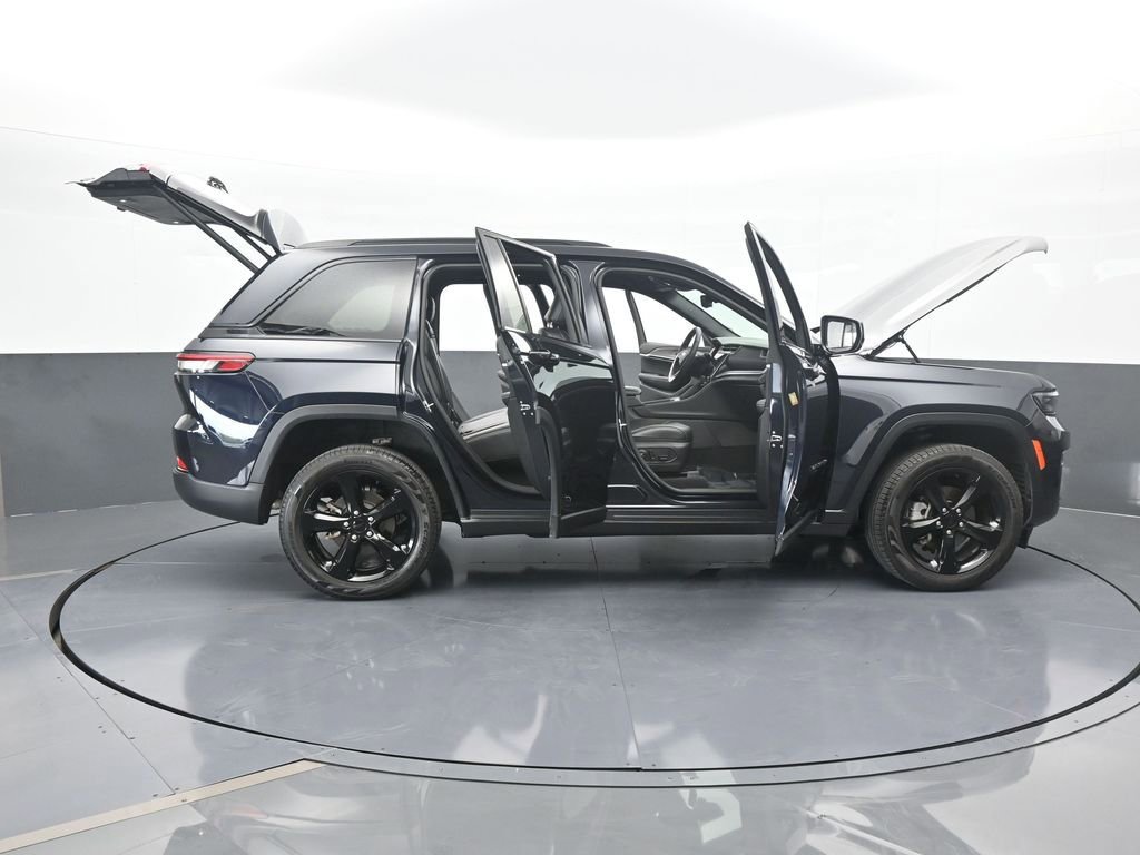 Used 2024 Jeep Grand Cherokee Limited w/ Black Appearance Package image 75