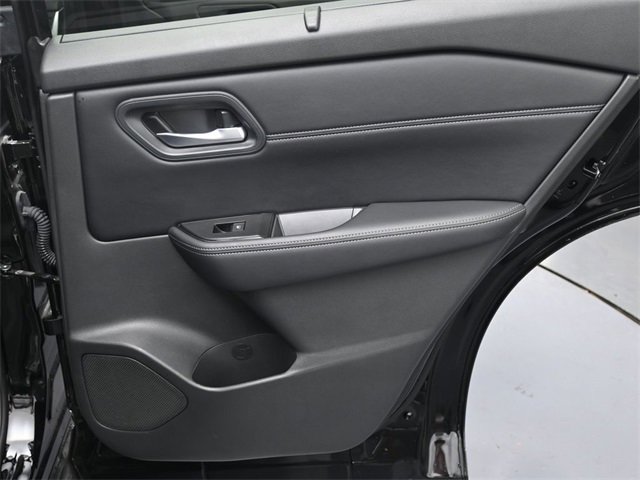 Used 2024 Nissan Rogue SV w/ SV Premium Package image 31