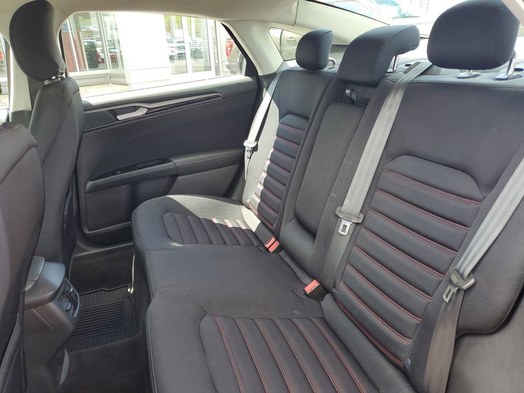 Used 2015 Ford Fusion SE w/ Equipment Group 201A AWD/4WD image 28