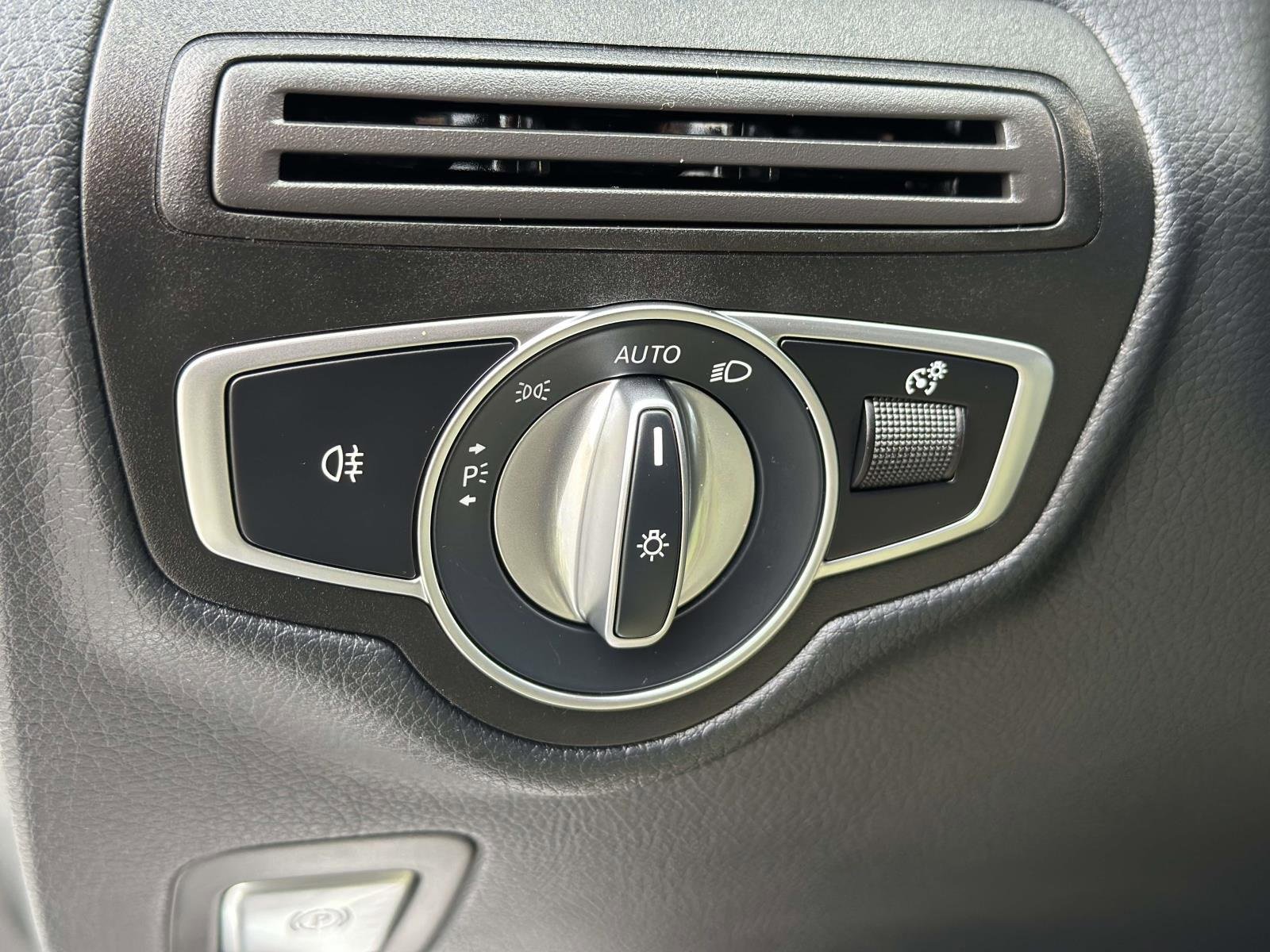 Used 2022 Mercedes-Benz GLC 300 4MATIC image 17