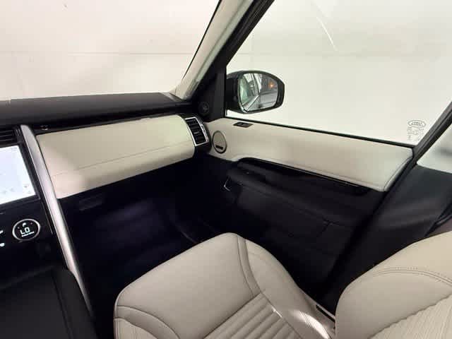 New 2026 Land Rover Discovery S AWD/4WD image 18