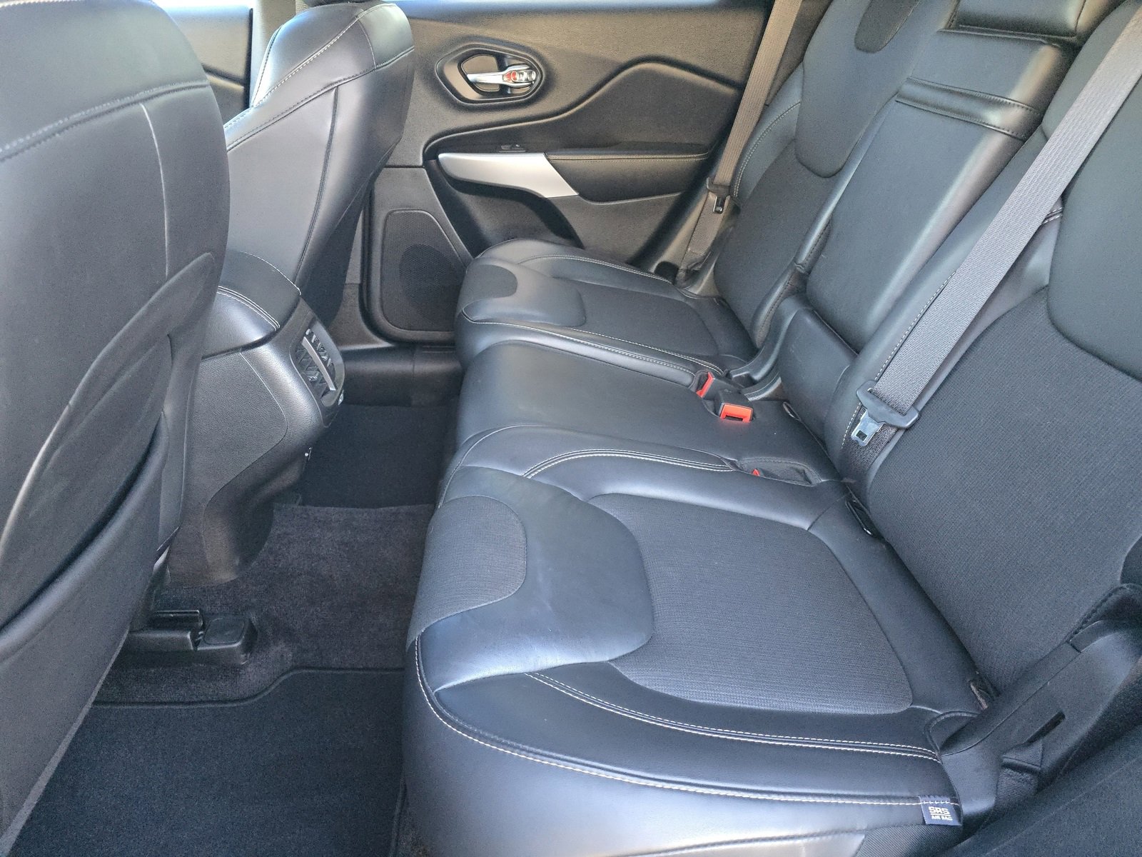 Used 2018 Jeep Cherokee Latitude Plus w/ Trailer Tow Group image 13