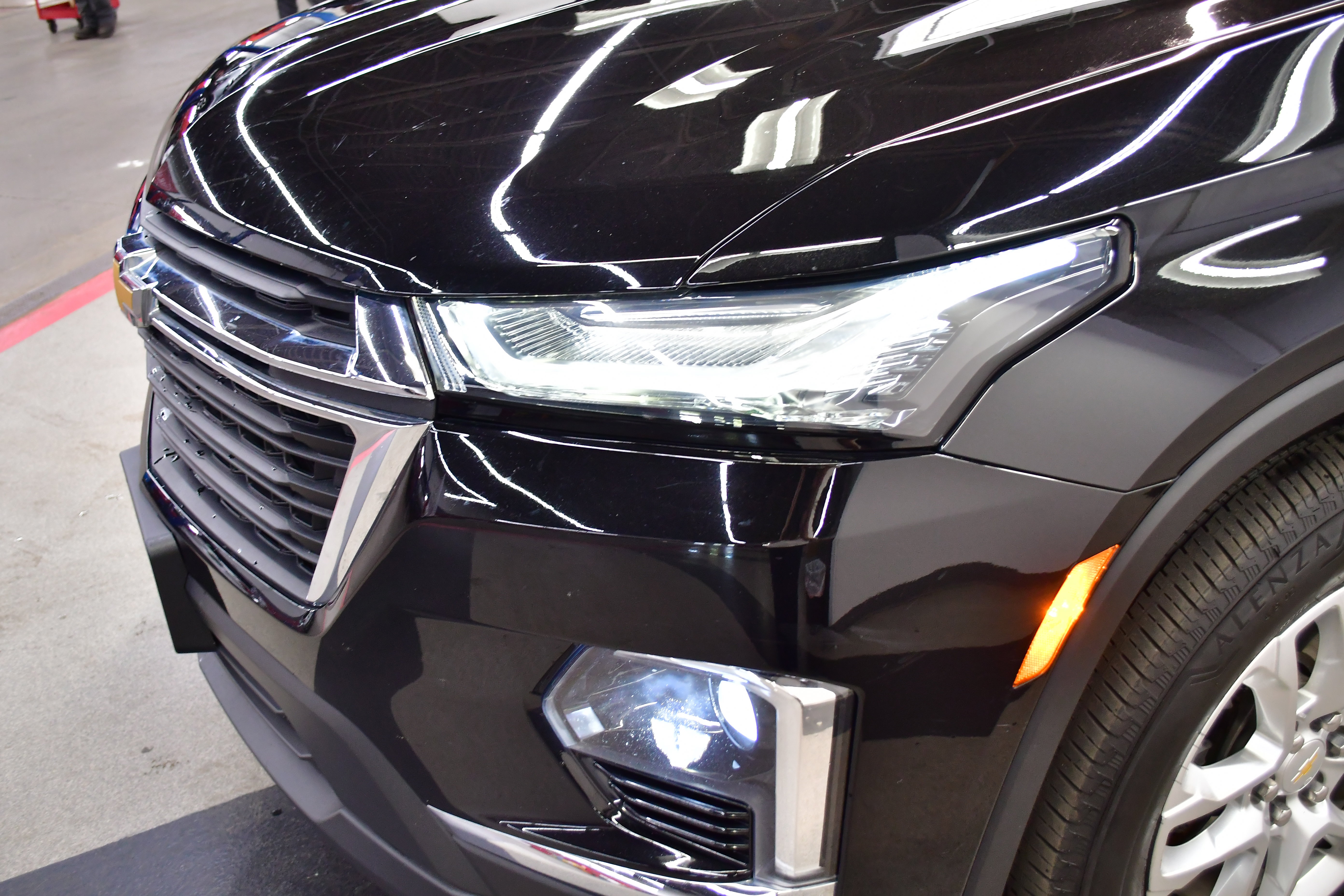 Used 2023 Chevrolet Traverse LS FWD image 32