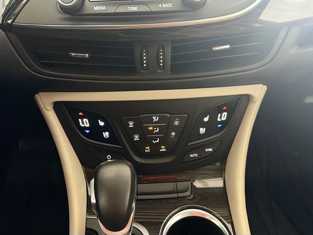 Used 2020 Buick Envision Premium w/ Driver Confidence Package AWD/4WD image 17