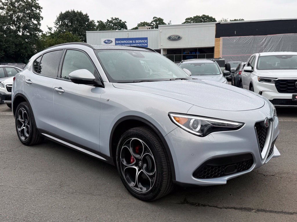 Used 2023 Alfa Romeo Stelvio Ti w/ Active Assist Plus Package AWD/4WD image 4