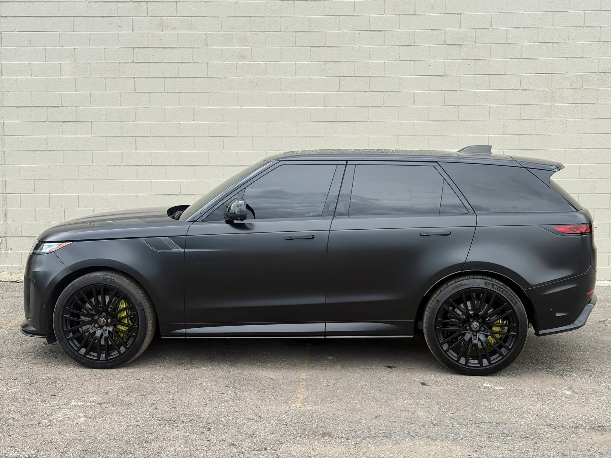 Used 2024 Land Rover Range Rover Sport AWD/4WD image 7