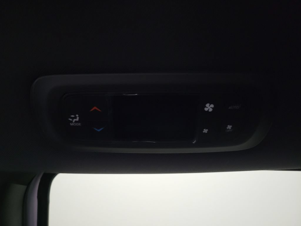 New 2027 Chrysler Pacifica Select AWD/4WD image 16