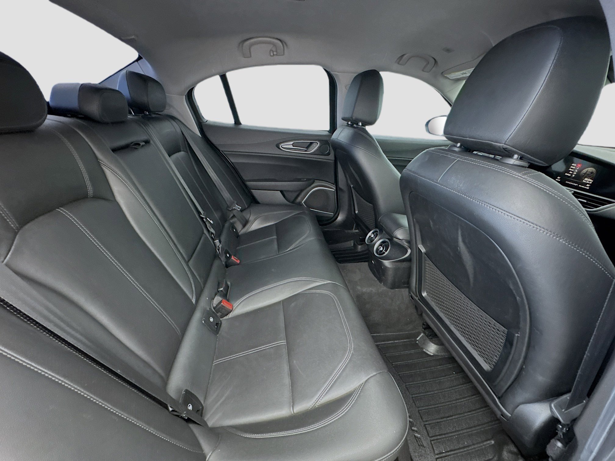 Used 2019 Alfa Romeo Giulia Base image 18