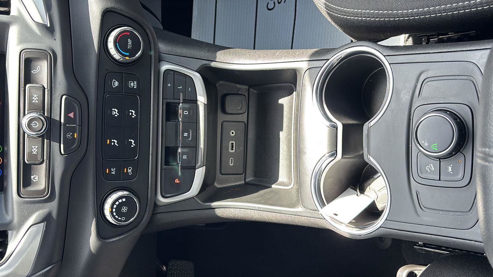 Used 2023 GMC Terrain SLE FWD image 30