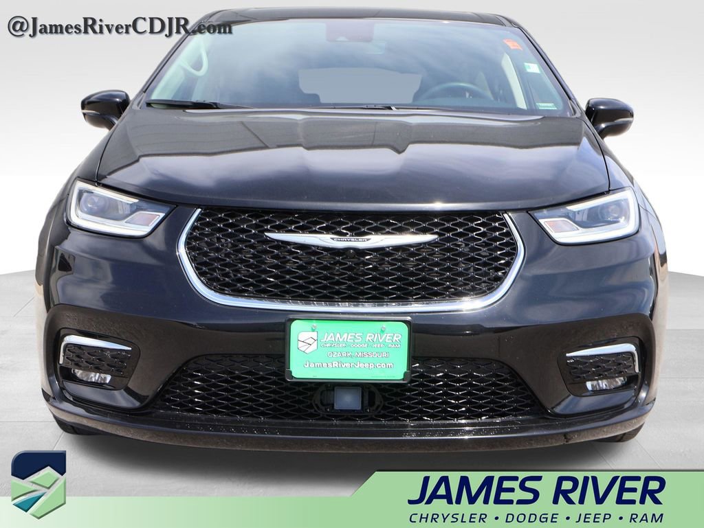 Used 2024 Chrysler Pacifica Touring-L image 7