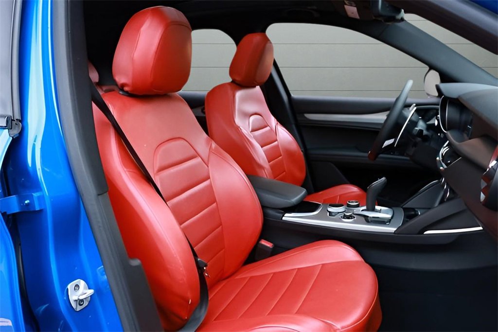 Used 2023 Alfa Romeo Stelvio Veloce image 17