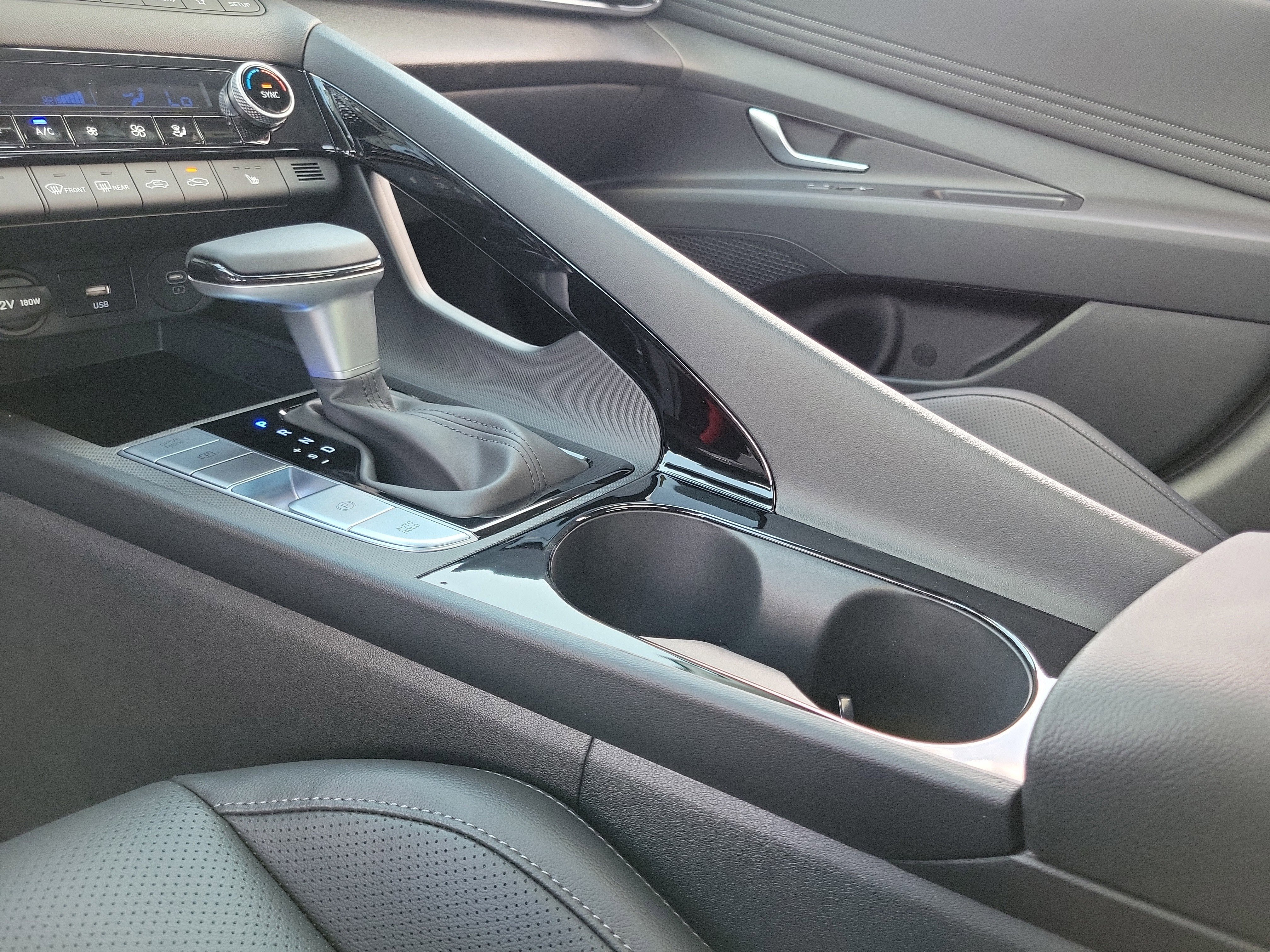 New 2025 Hyundai Elantra Limited FWD image 29