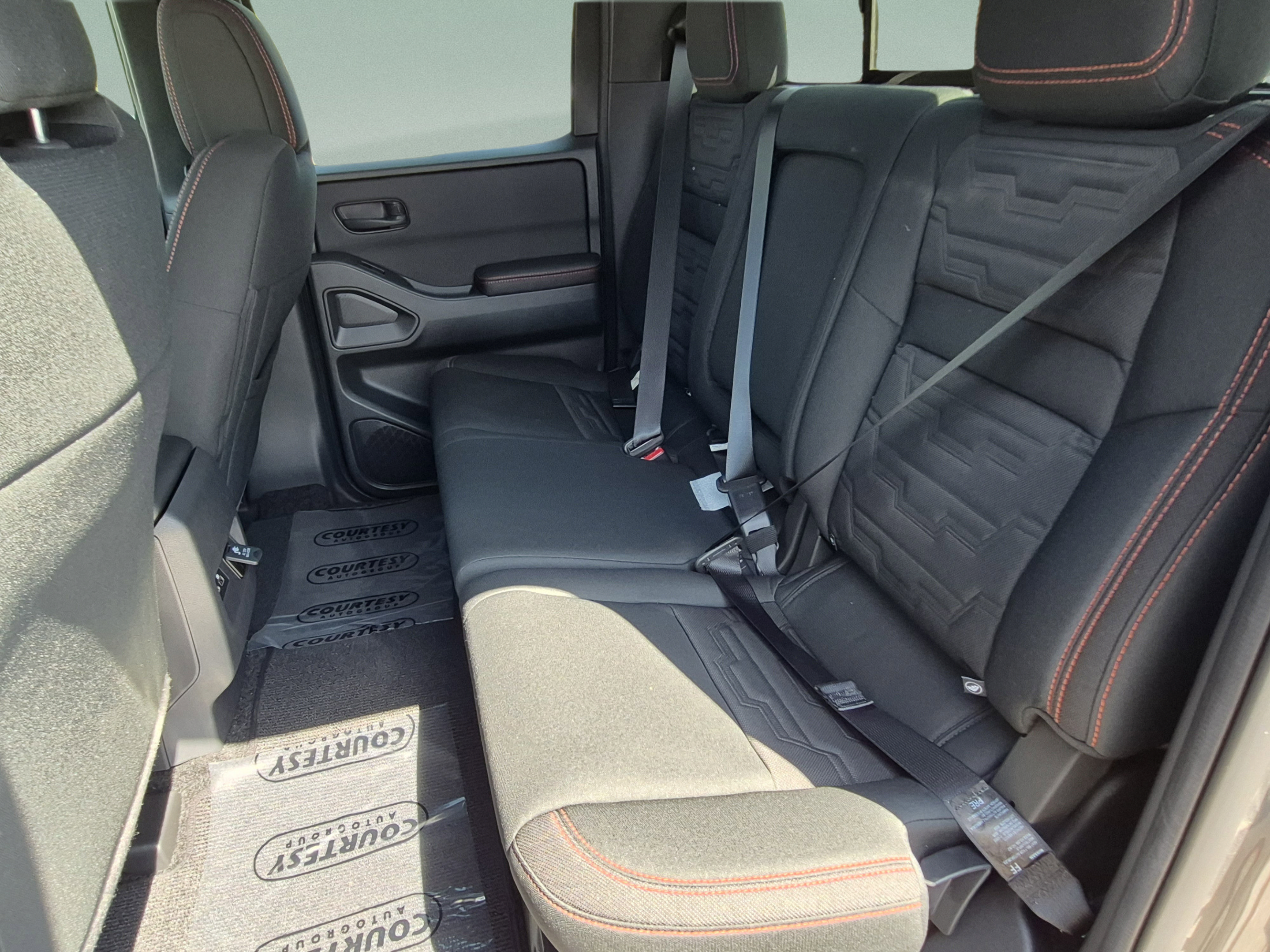 New 2026 Nissan Frontier PRO-4X w/ Pro-4x Convenience Package AWD/4WD image 17