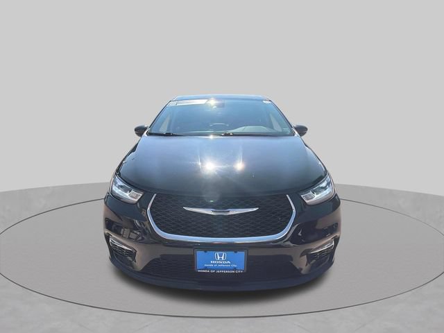 Used 2024 Chrysler Pacifica Touring-L FWD image 11