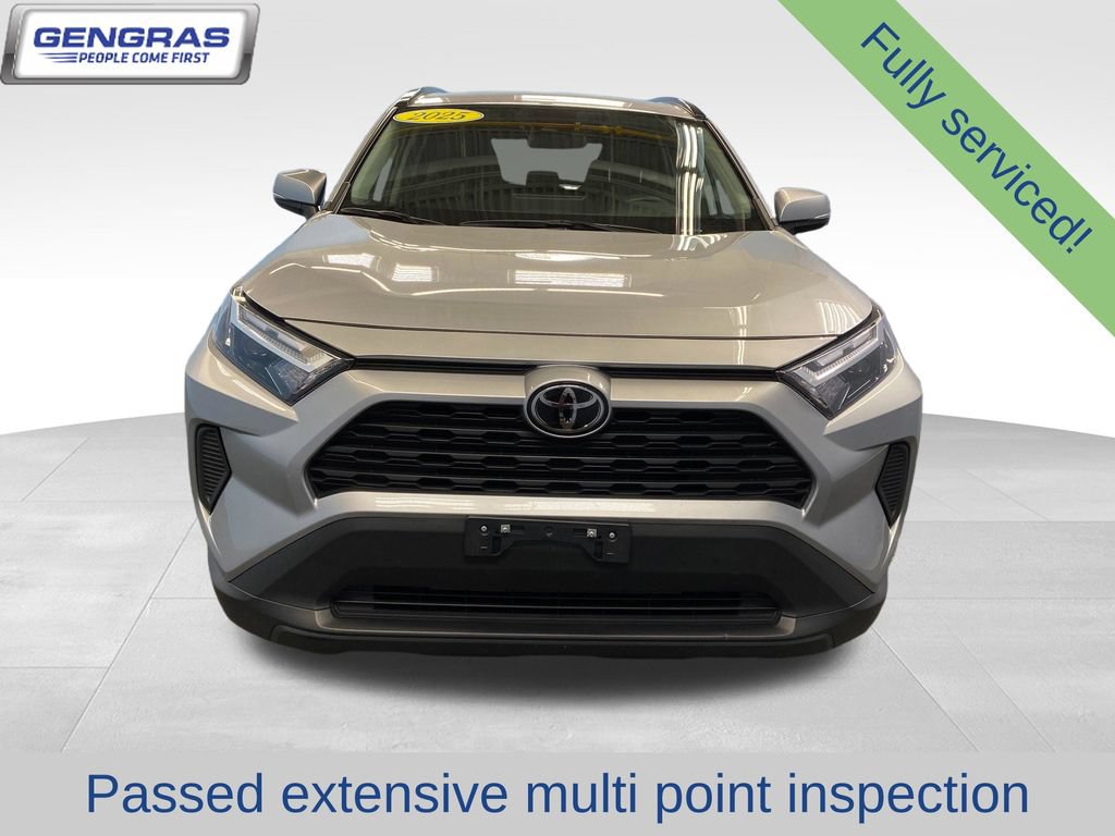 Used 2025 Toyota RAV4 XLE AWD/4WD image 3