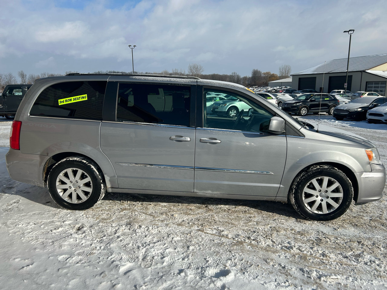 Used 2014 Chrysler Town & Country Touring image 4