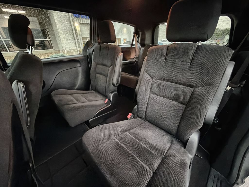 Used 2016 Dodge Grand Caravan SE FWD image 22