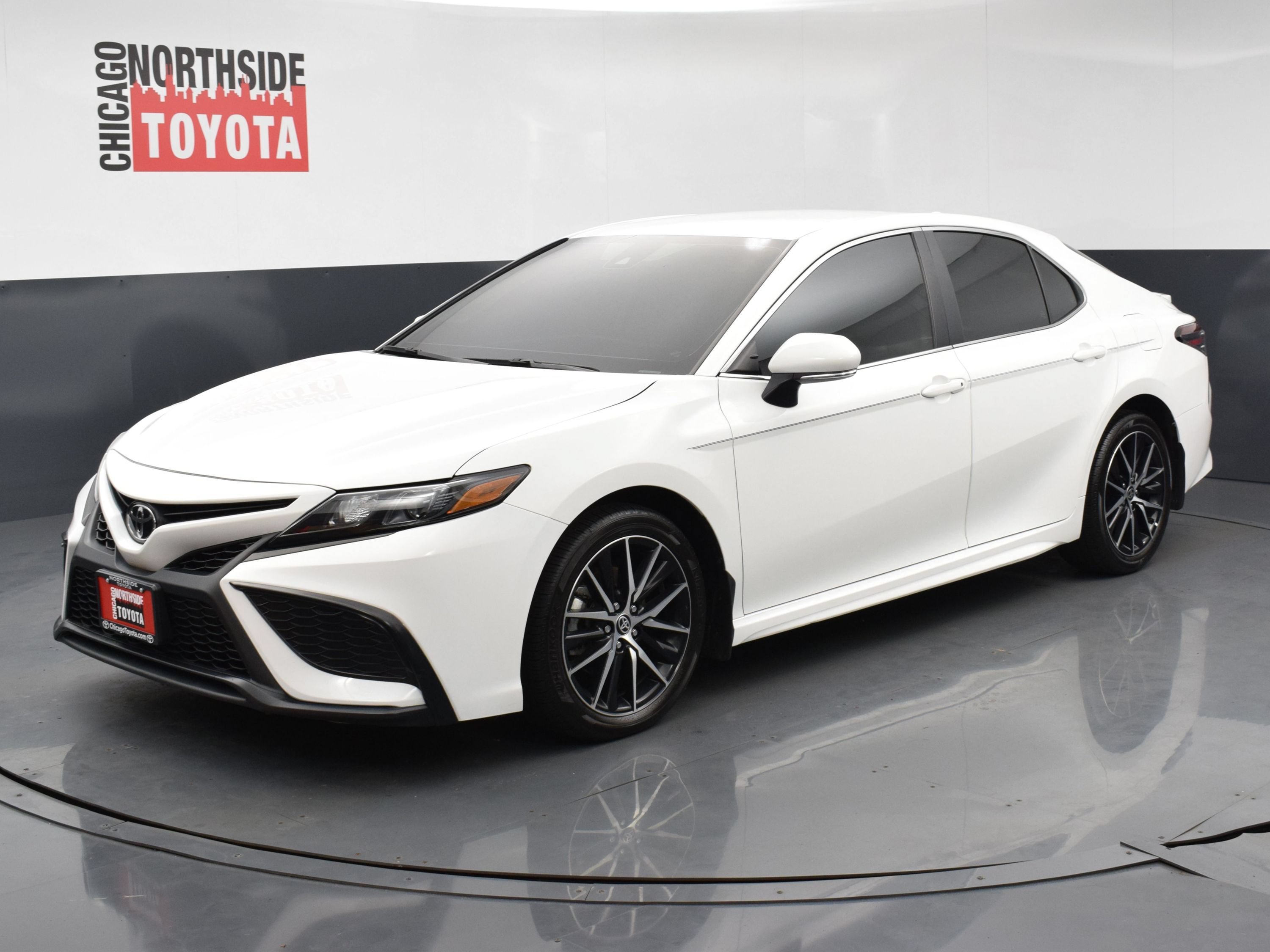 Used 2024 Toyota Camry SE w/ Cold Weather Package AWD/4WD image 8