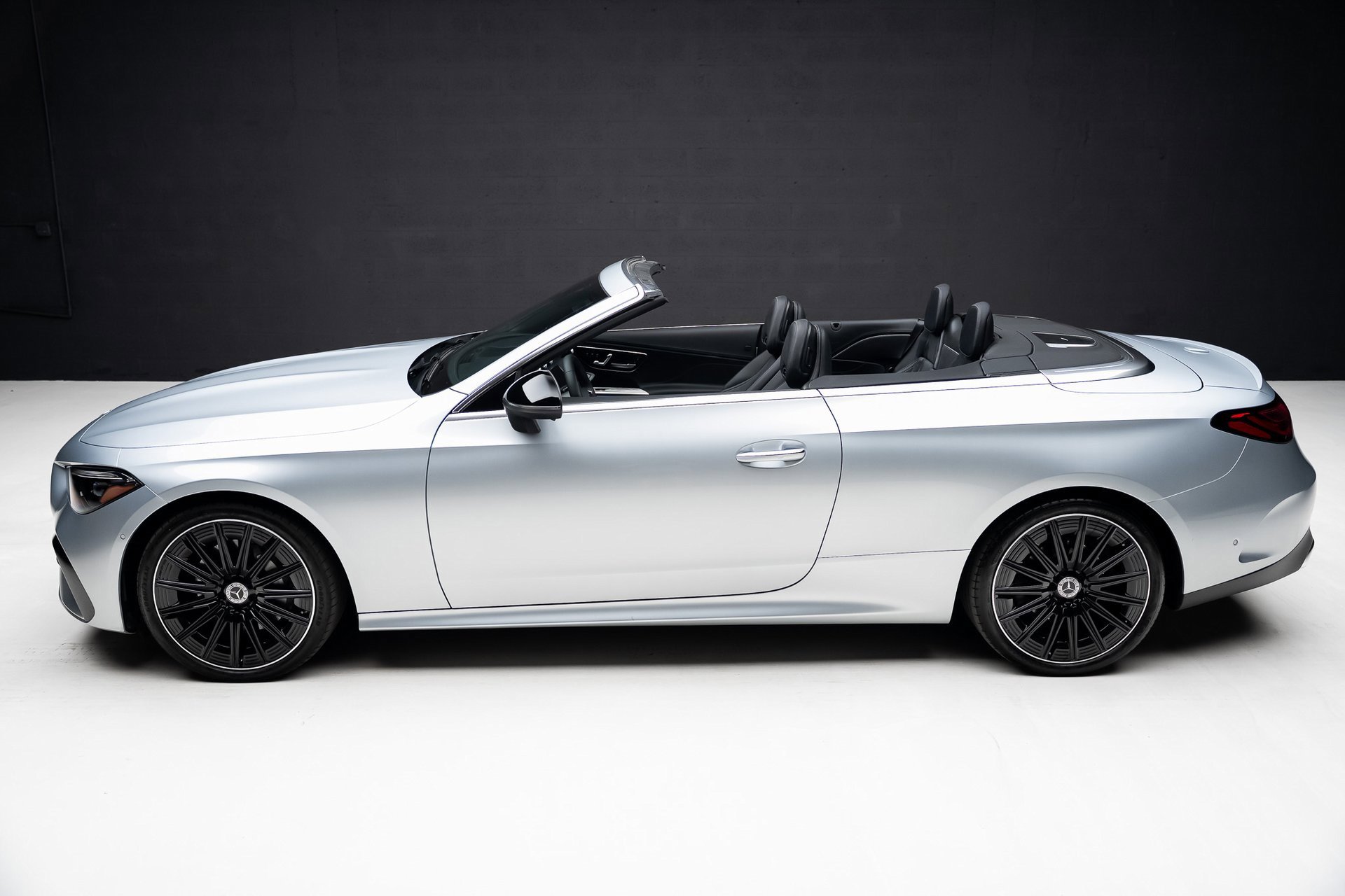 Used 2024 Mercedes-Benz CLE 300 4MATIC Cabriolet image 18