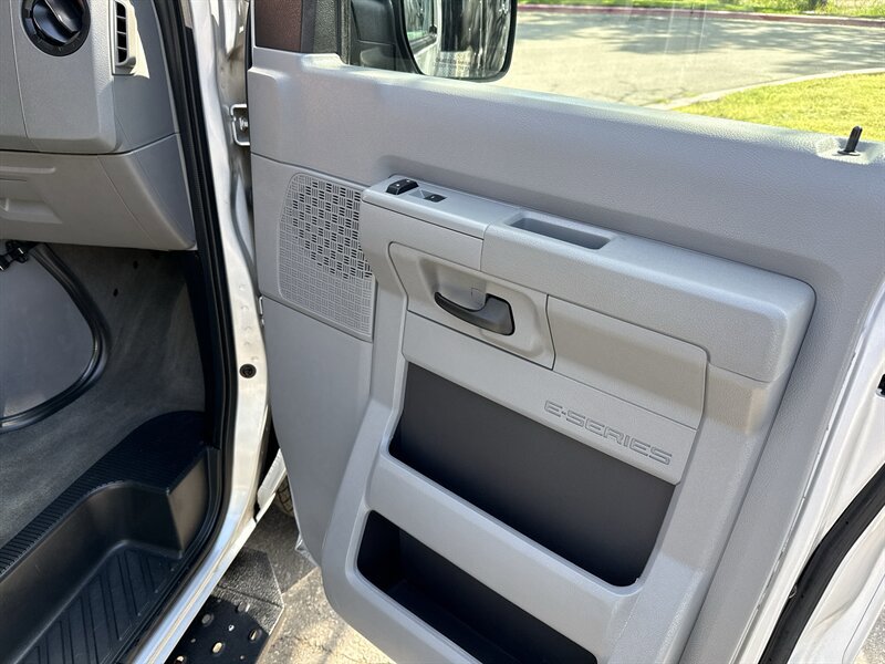 Used 2011 Ford E-350 and Econoline 350 XLT RWD image 23