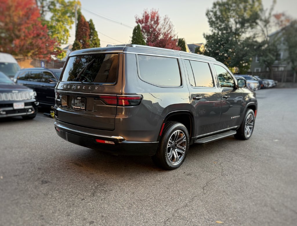 Used 2023 Jeep Wagoneer 4WD w/ Premium Group I image 8