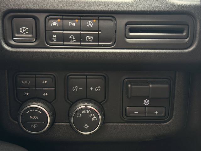 Used 2023 Chevrolet Tahoe Z71 w/ Z71 Off-Road Package AWD/4WD image 22