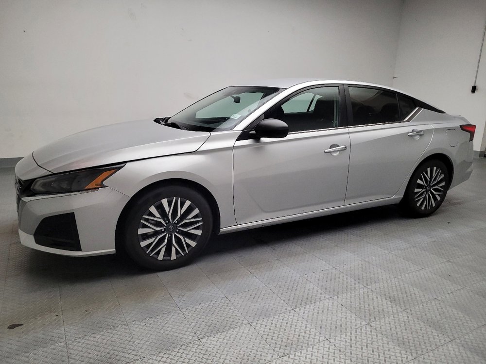 Used 2024 Nissan Altima 2.5 SV image 2