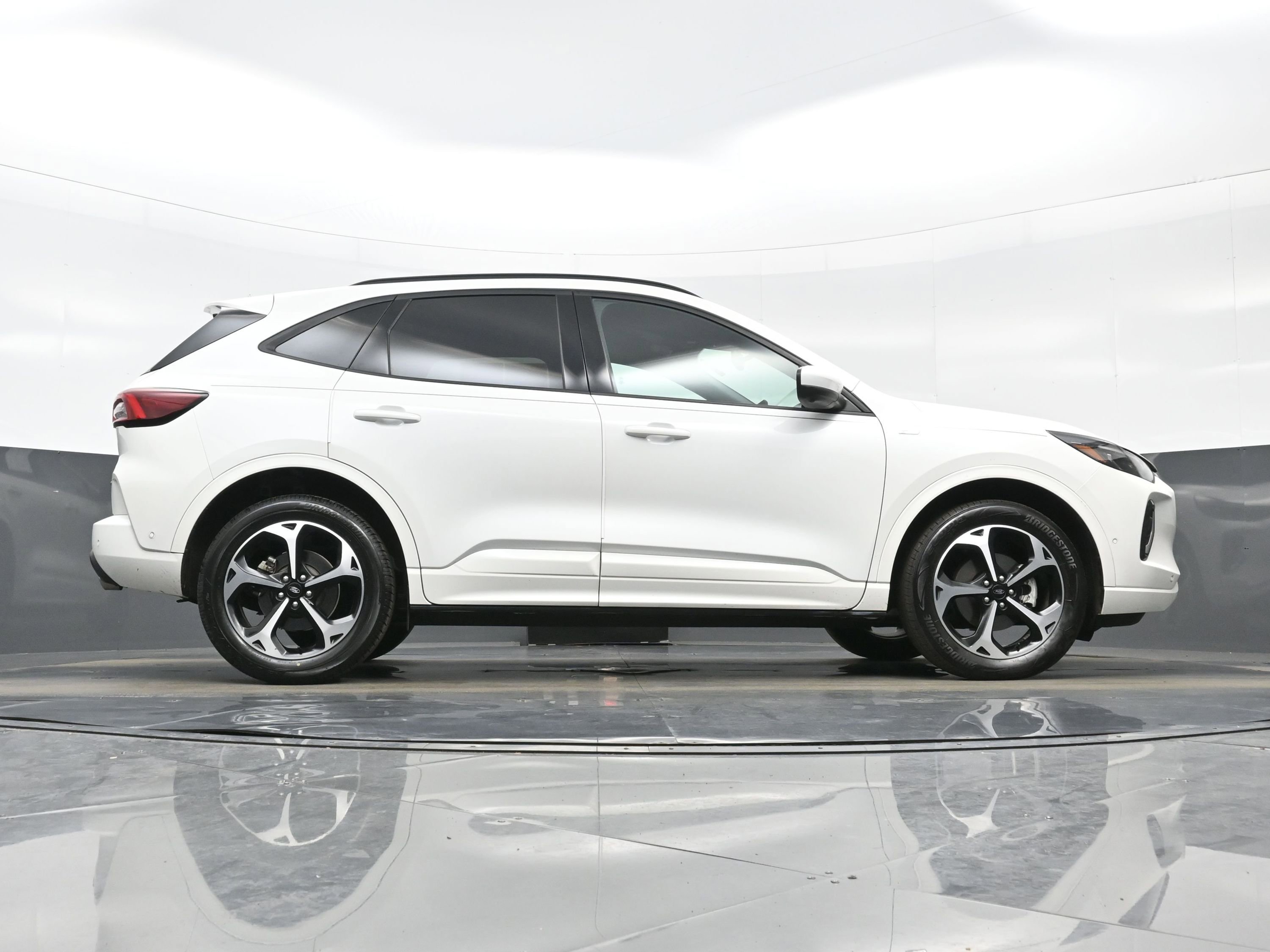 Used 2023 Ford Escape ST-Line Elite w/ Premium Technology Package AWD/4WD image 32