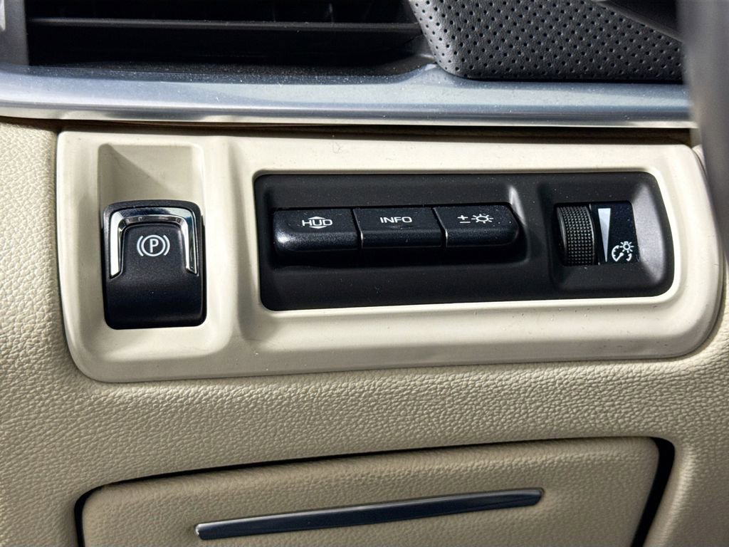 Used 2013 Cadillac XTS Platinum image 10