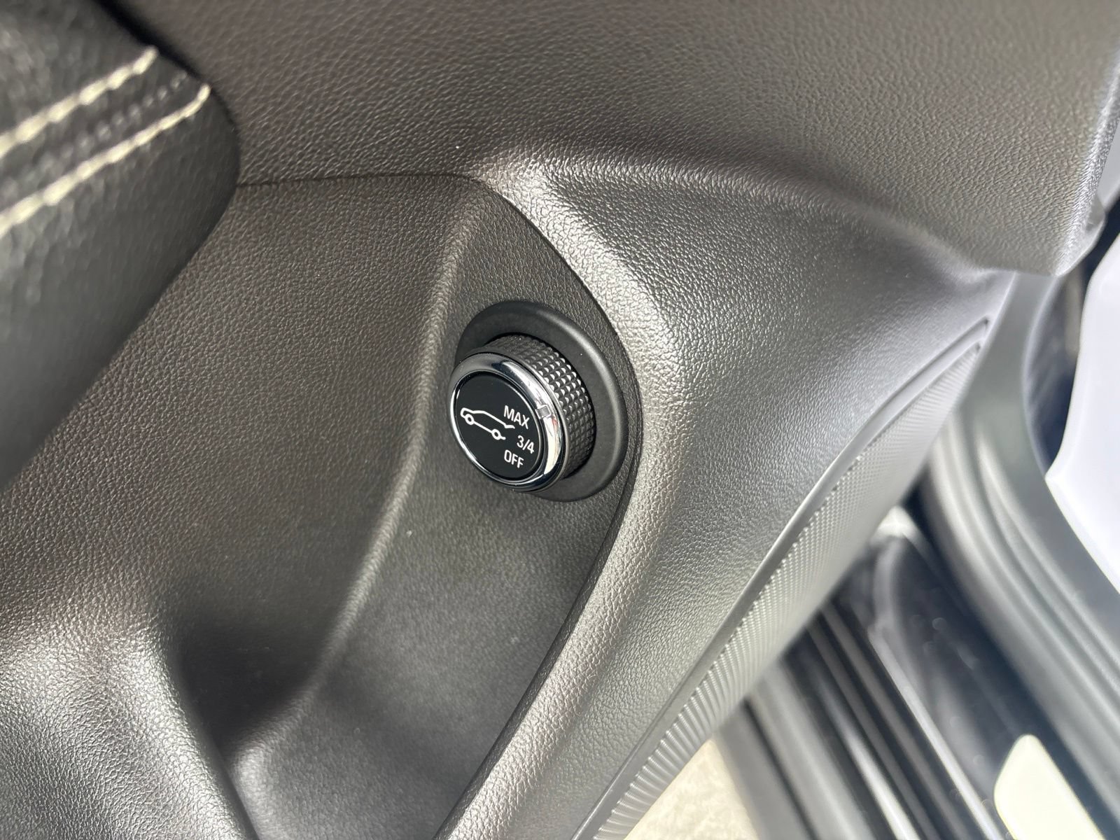 Used 2019 Buick Regal Essence w/ Driver Confidence Package I AWD/4WD image 26